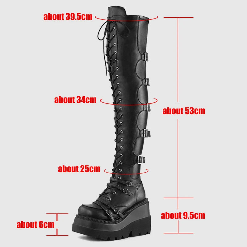 Botas de cano alto com plataforma estilo  gótico/punk