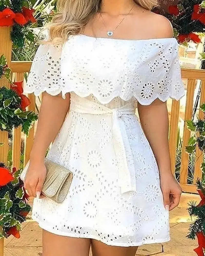 Vestido Branco Curto com renda e ombro de fora