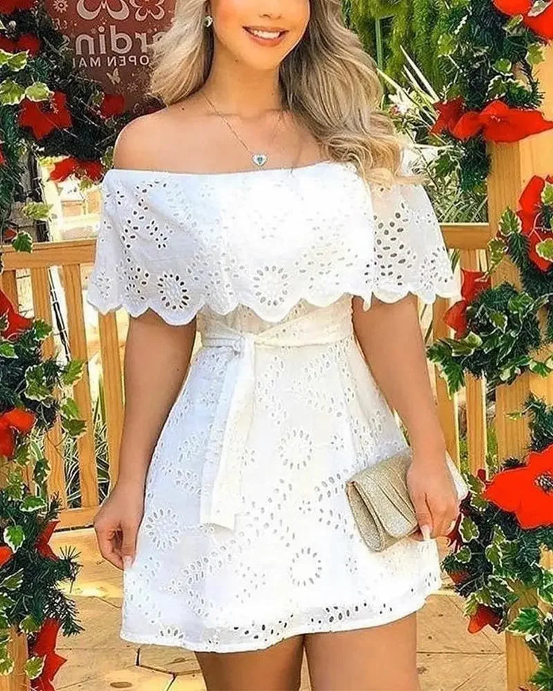 Vestido Branco Curto com renda e ombro de fora