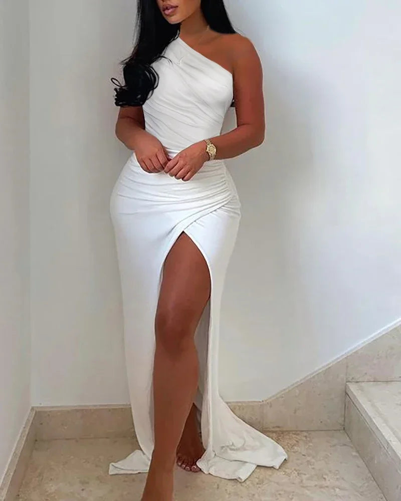 Vestido Branco Longo Oblíquo pescoço e com fenda