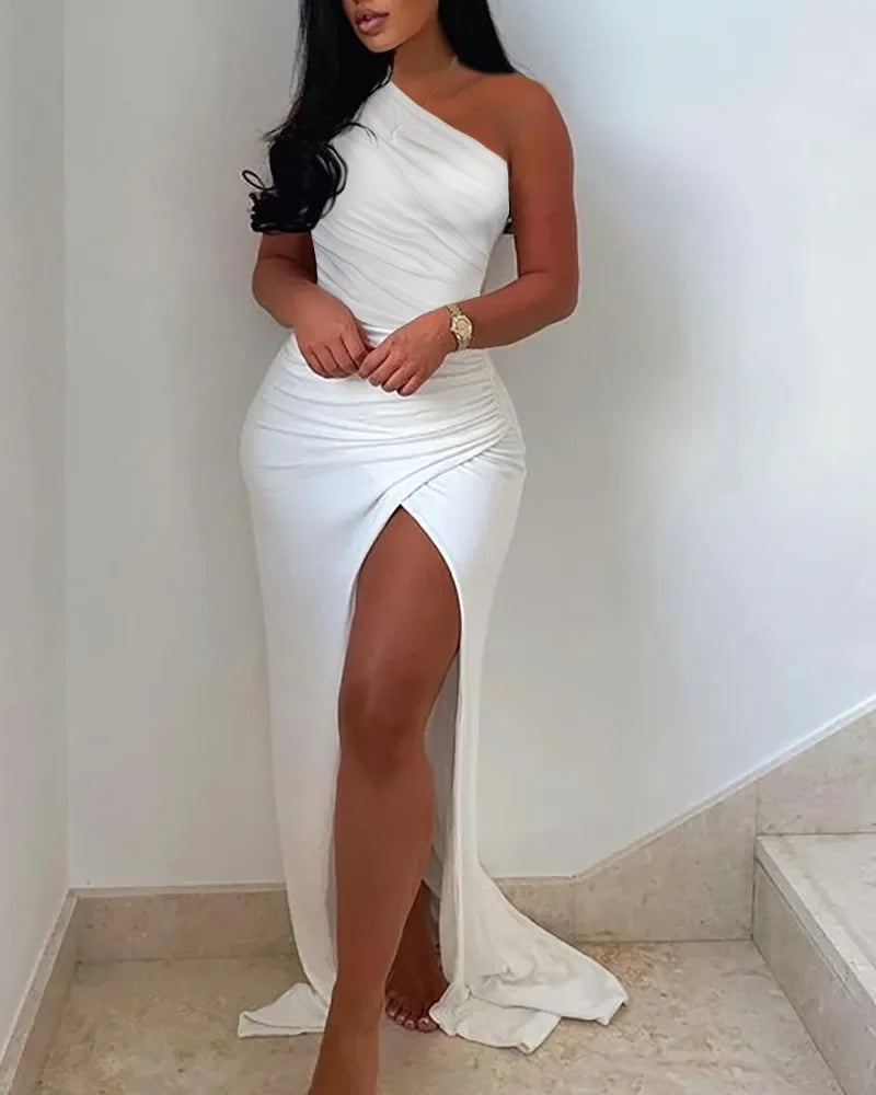 Vestido Branco Longo Oblíquo pescoço e com fenda