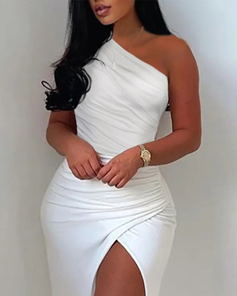 Vestido Branco Longo Oblíquo pescoço e com fenda