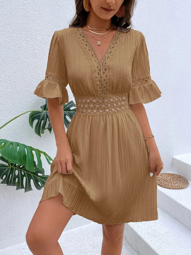 Vestido Praiano com renda e decote V