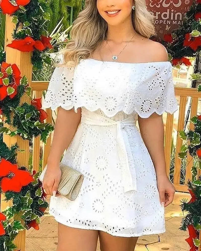 Vestido Branco Curto com renda e ombro de fora