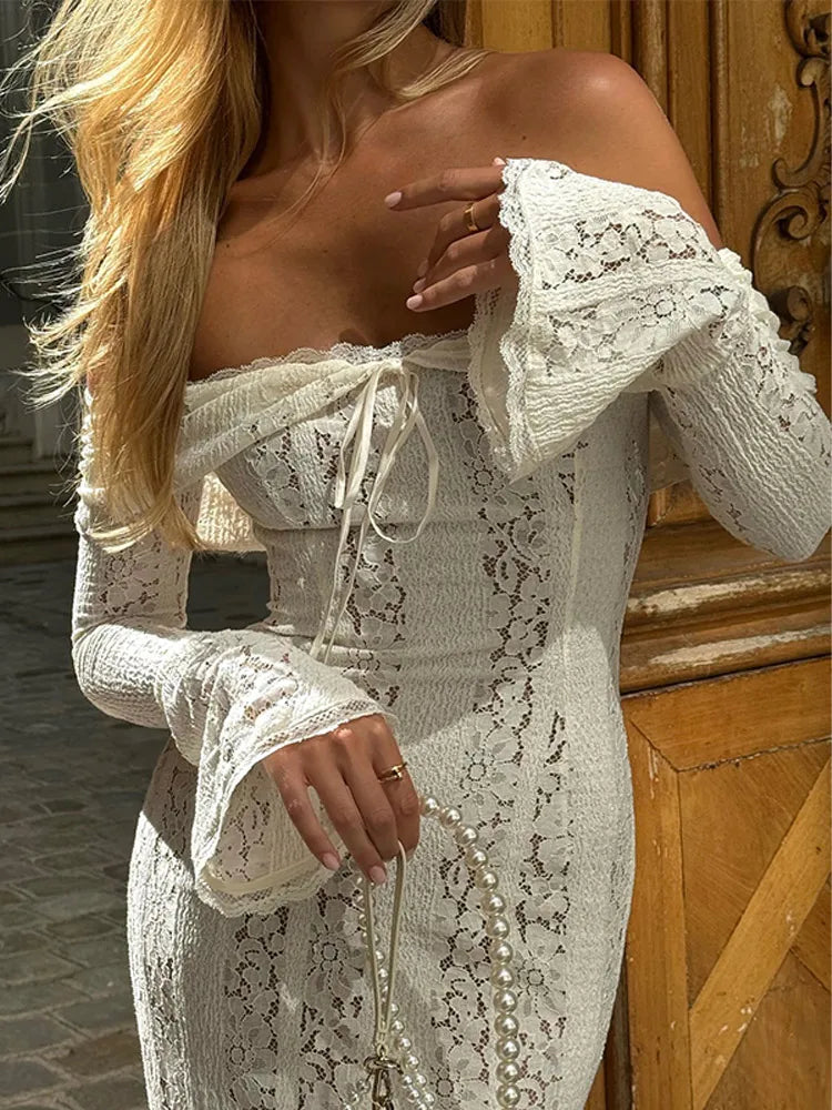 Vestido Branco Estilo Sereia com manga longa