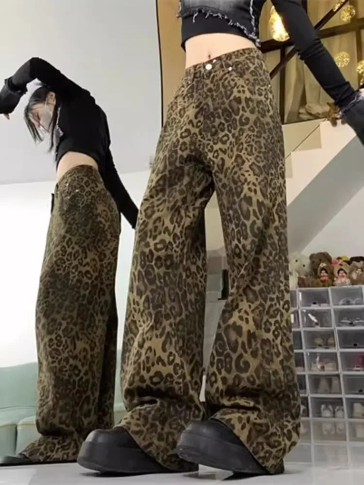 Calça jeans feminina vintage com estampa de leopardo