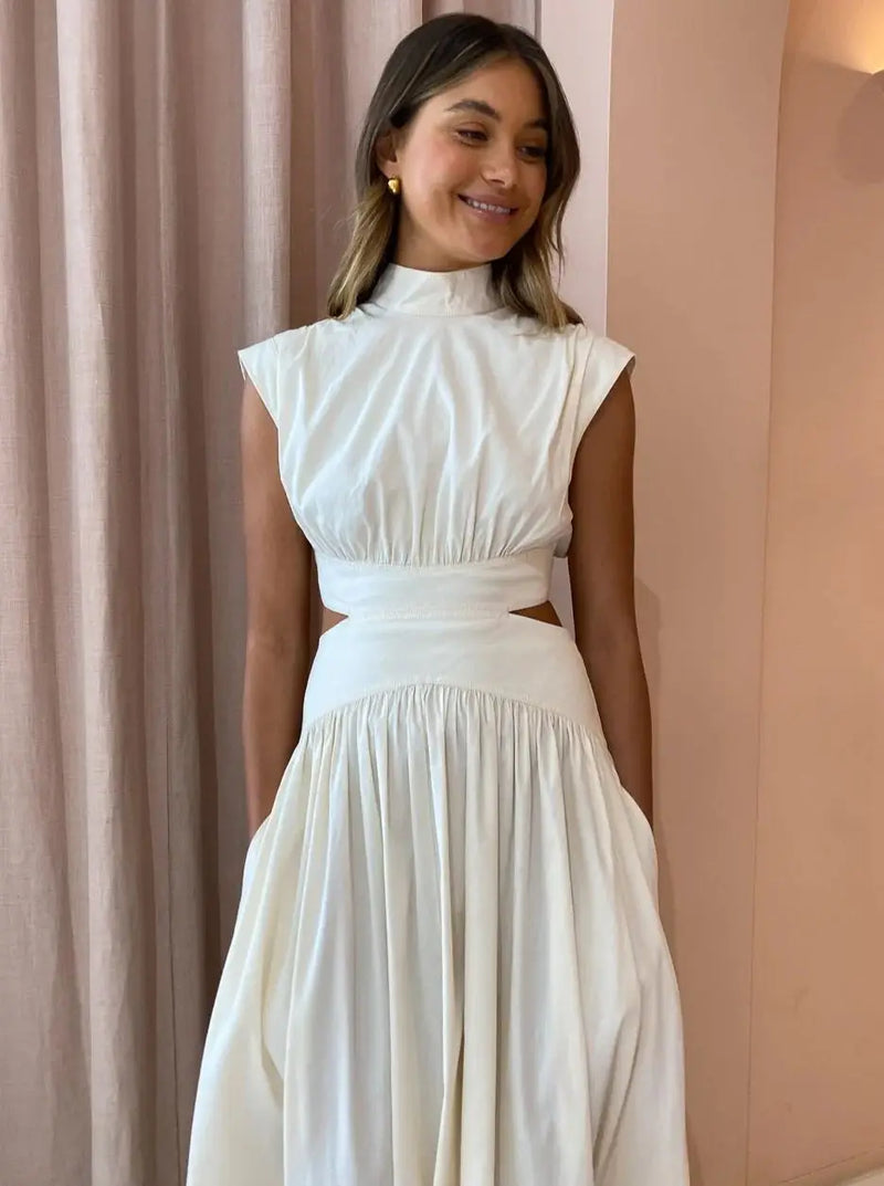 Vestido Branco Longo Plissado elegante